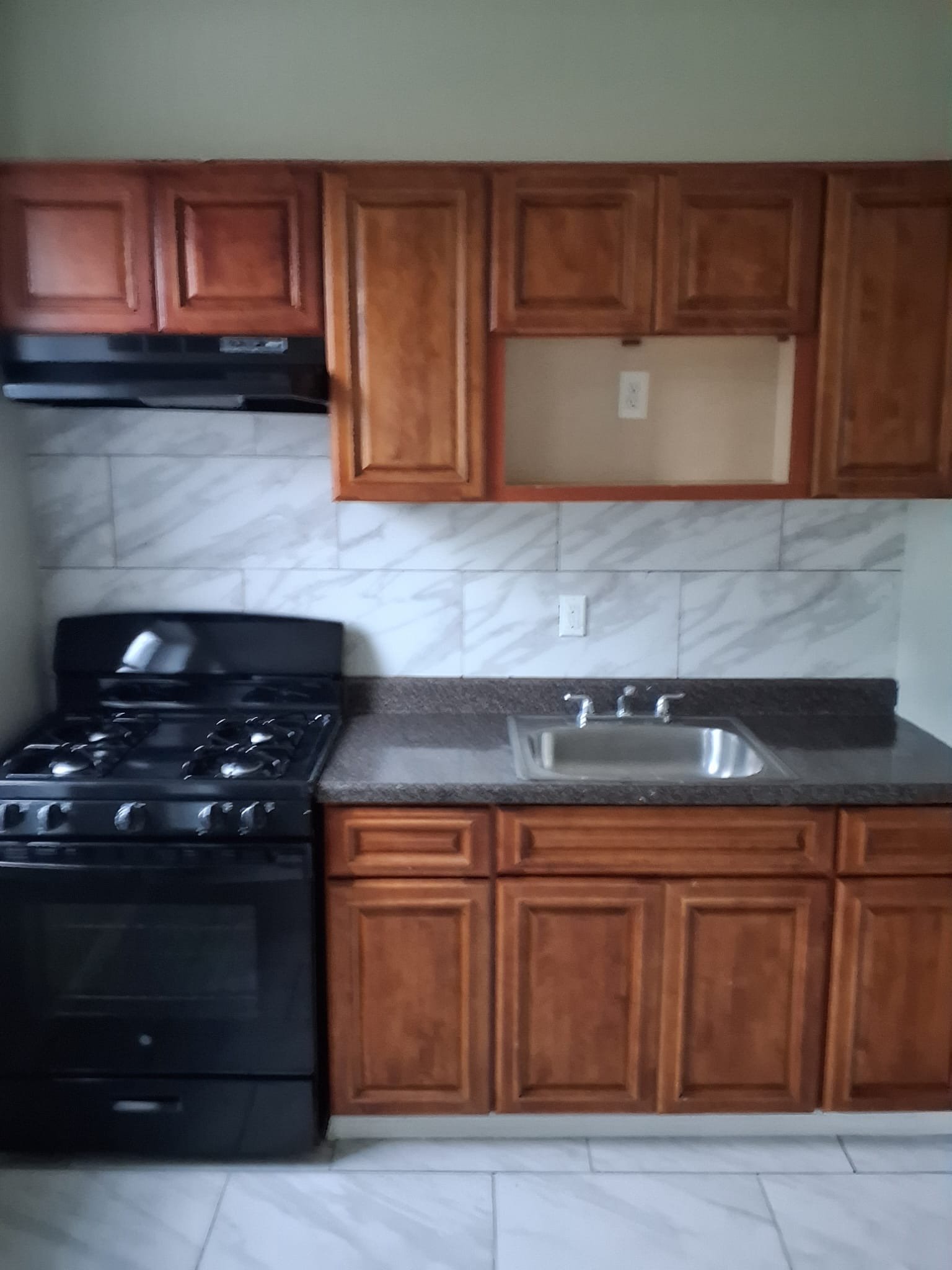 Newark Apartment: 196 Roseville Ave