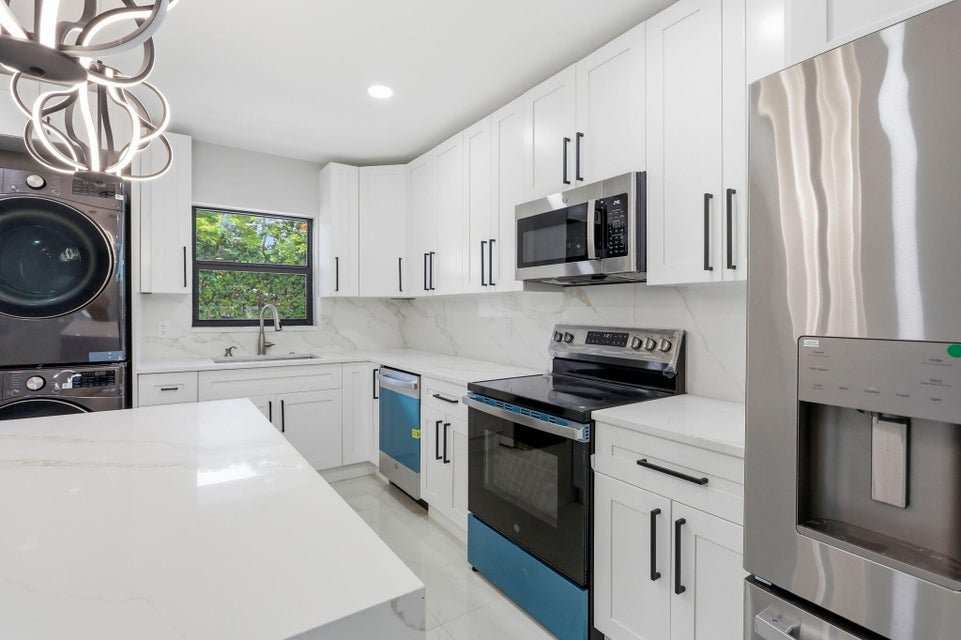 Boca Raton Townhome: 2975 NE 2ND Avenue