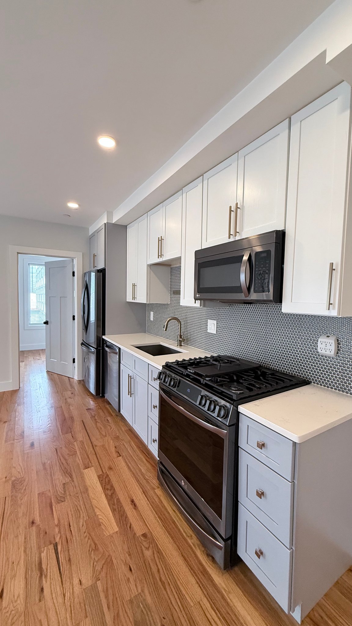 Boston Apartment: 97 Condor St