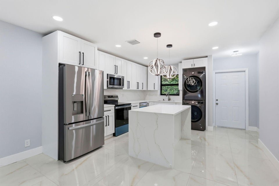 Boca Raton Townhome: 2999 NE 2ND Avenue