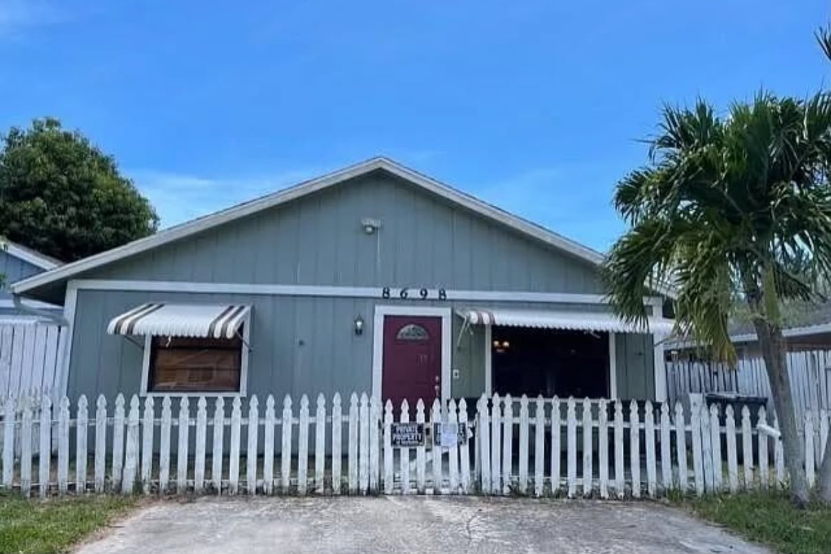 Palm Beach Gardens House: 8698 Uranus Terr