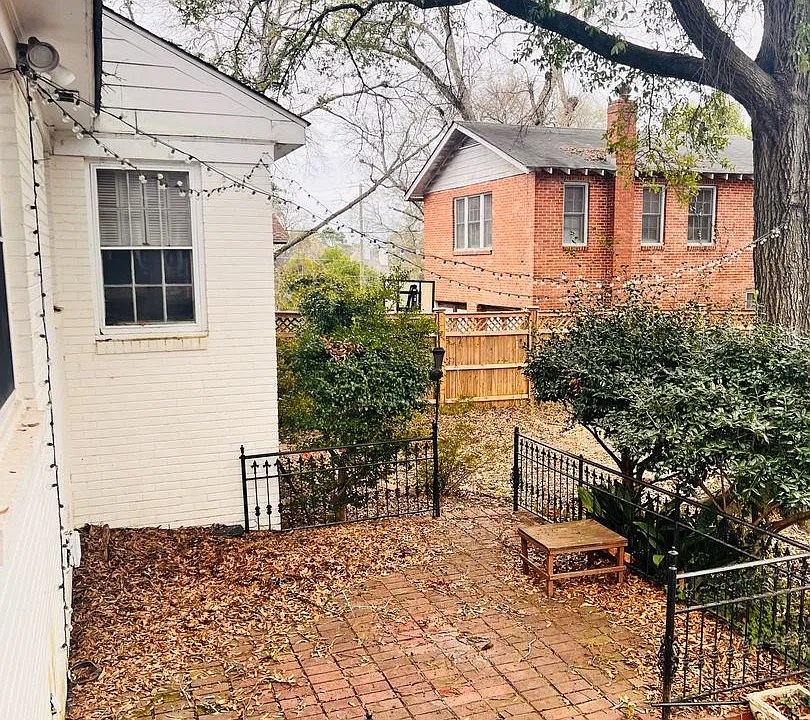 Columbia House: 101 Southwood Dr