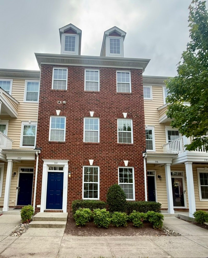Hampton Townhome: 334 Fountain Way
