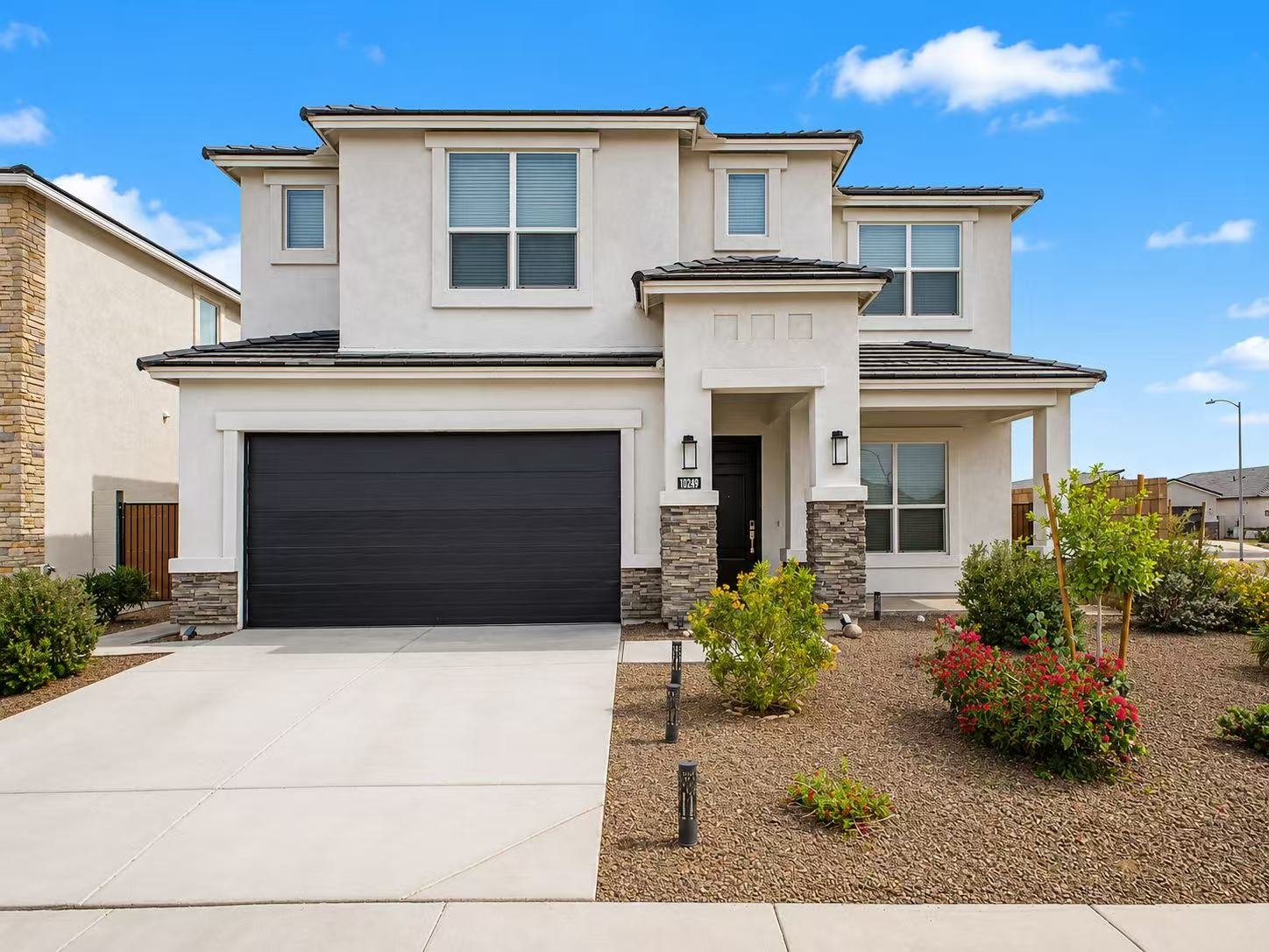 Peoria House: 10249 W Adam Ave