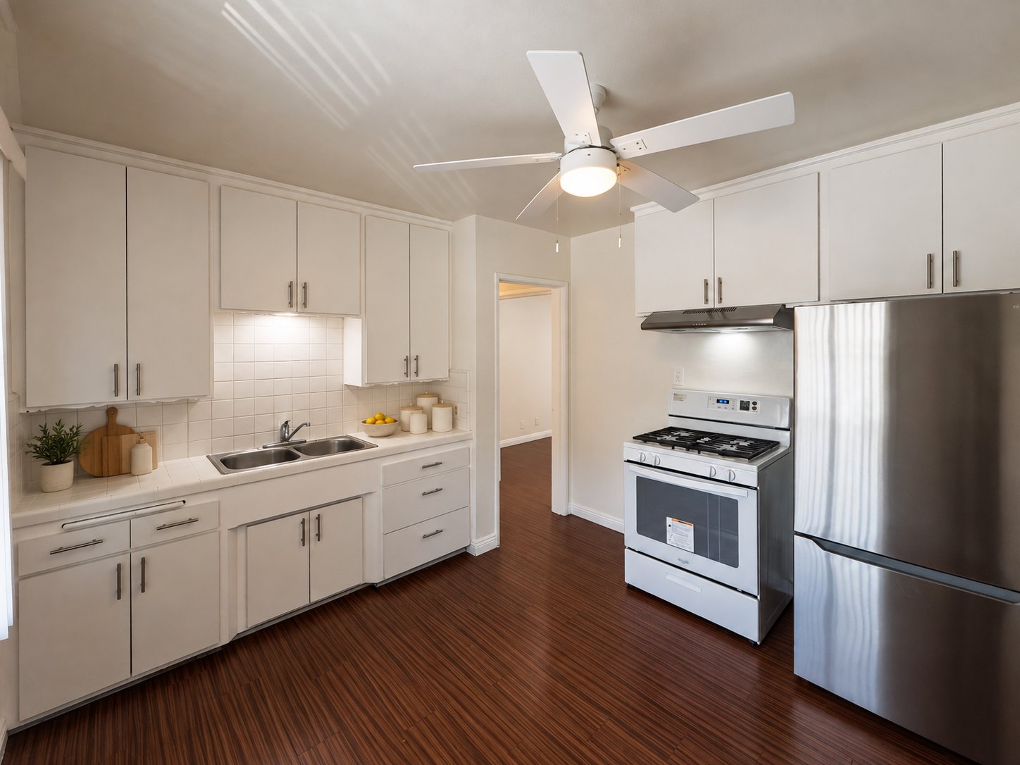 Glendale Apartment: 421 E Acacia Ave