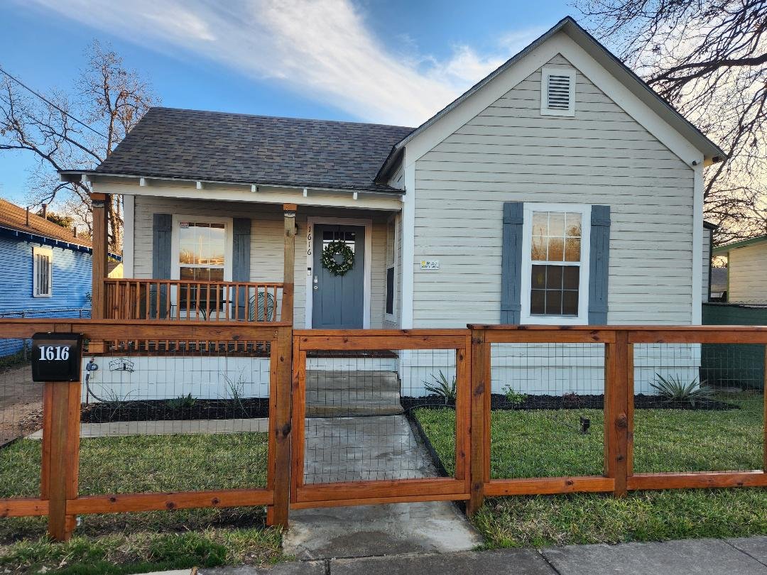 San Antonio House: 1616 San Fernando St