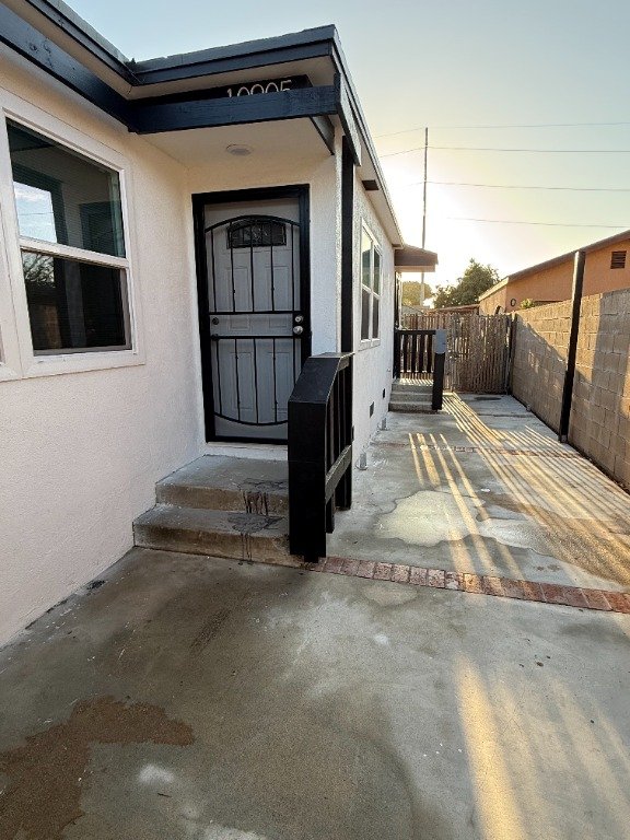 INGLEWOOD House: 10905 S BURL AVENUE