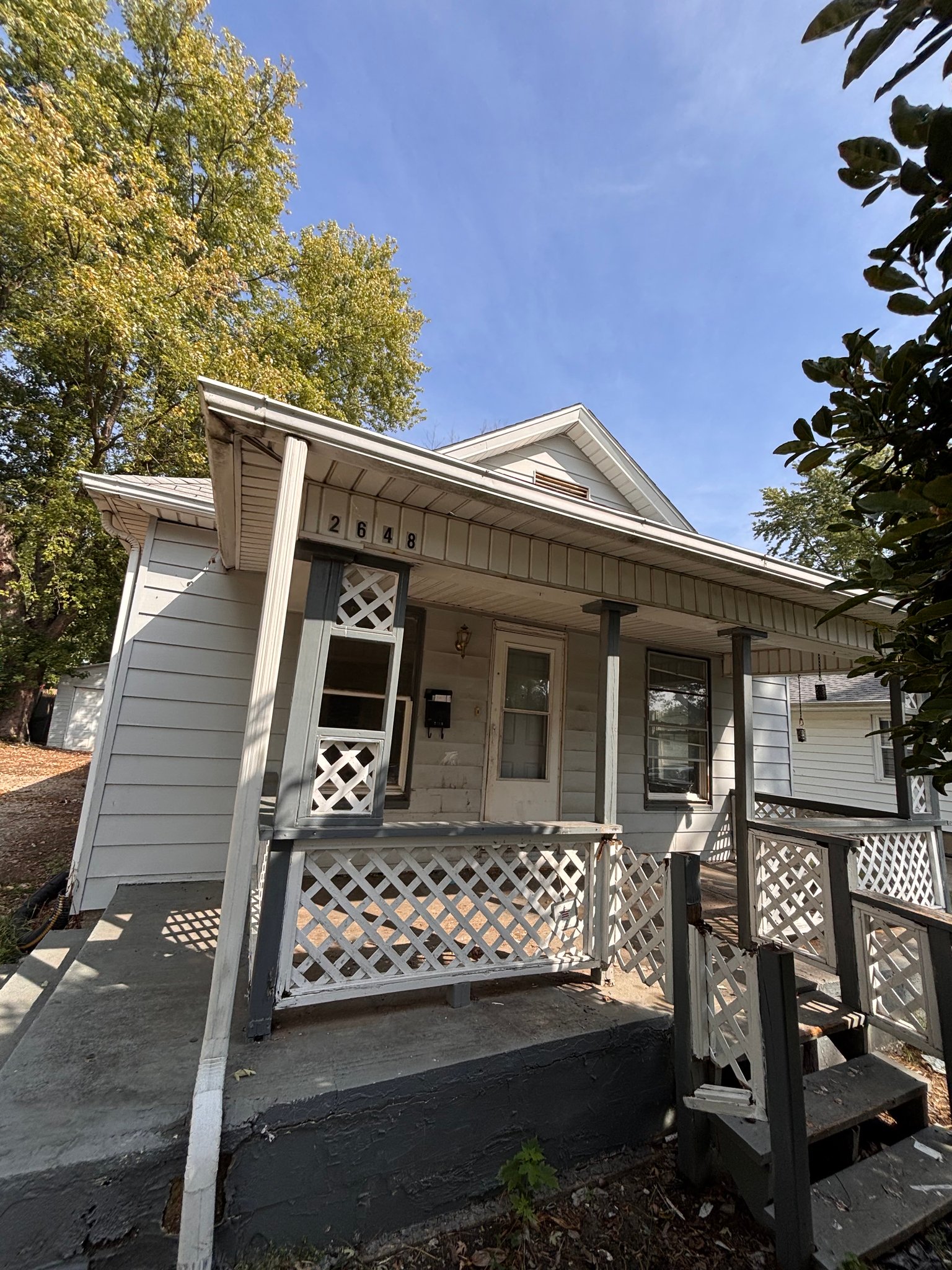 Decatur House: 2648 E Prairie St.
