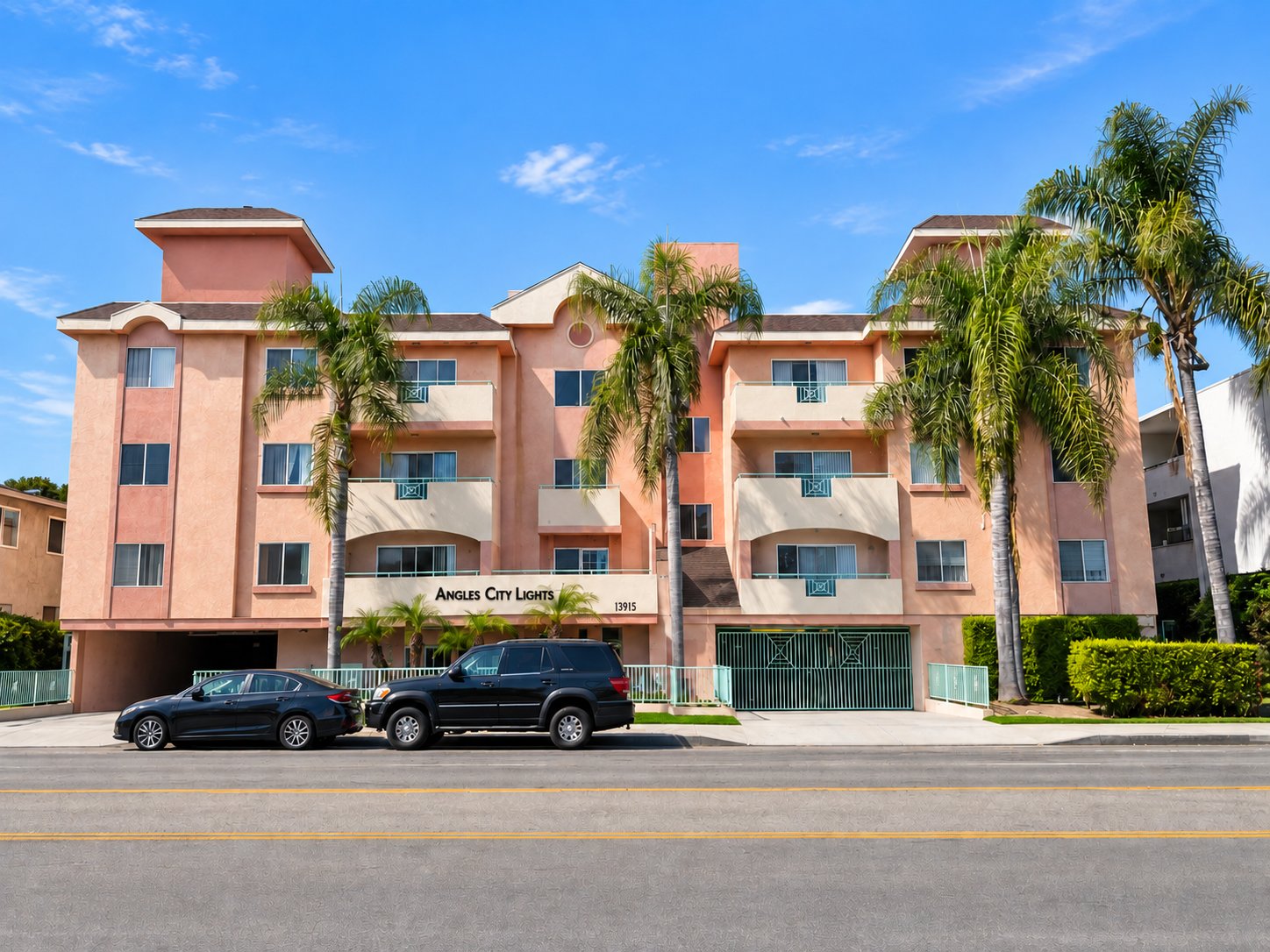 Van Nuys Apartment: 13915 Oxnard St