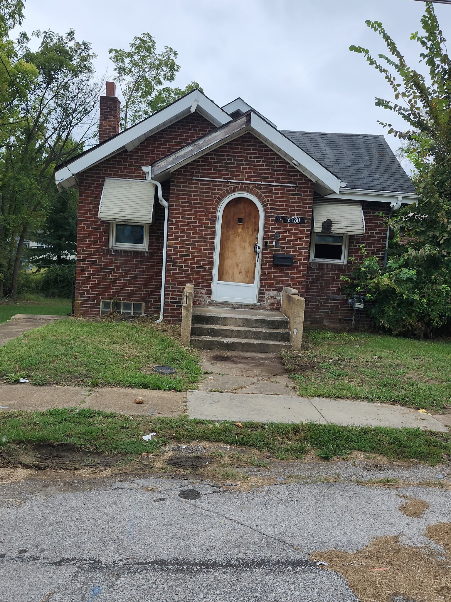 St.Louis House: 6580 Saint Louis Ave.