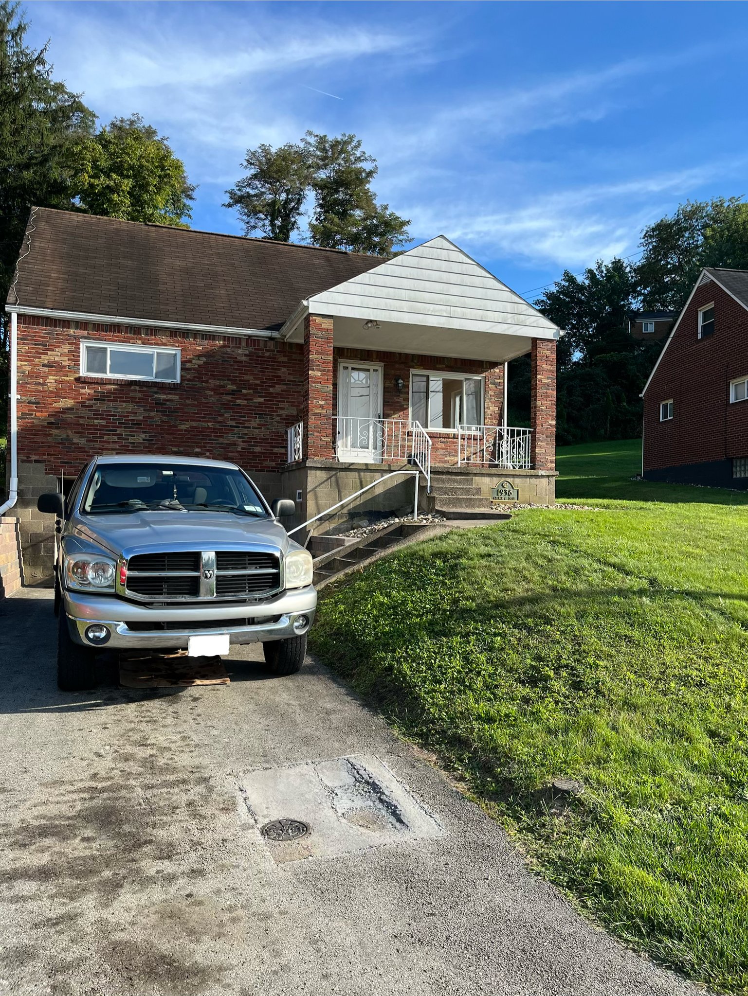Monroeville House: 1938 Glencrest Dr