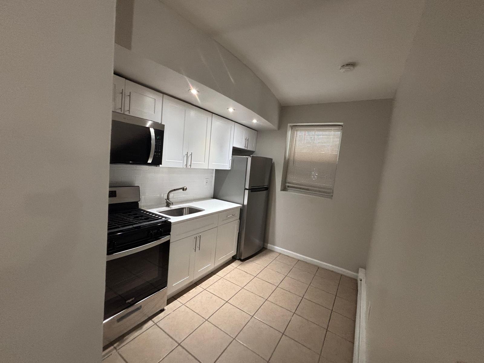 Jersey City Apartment: 184 Fairview Ave