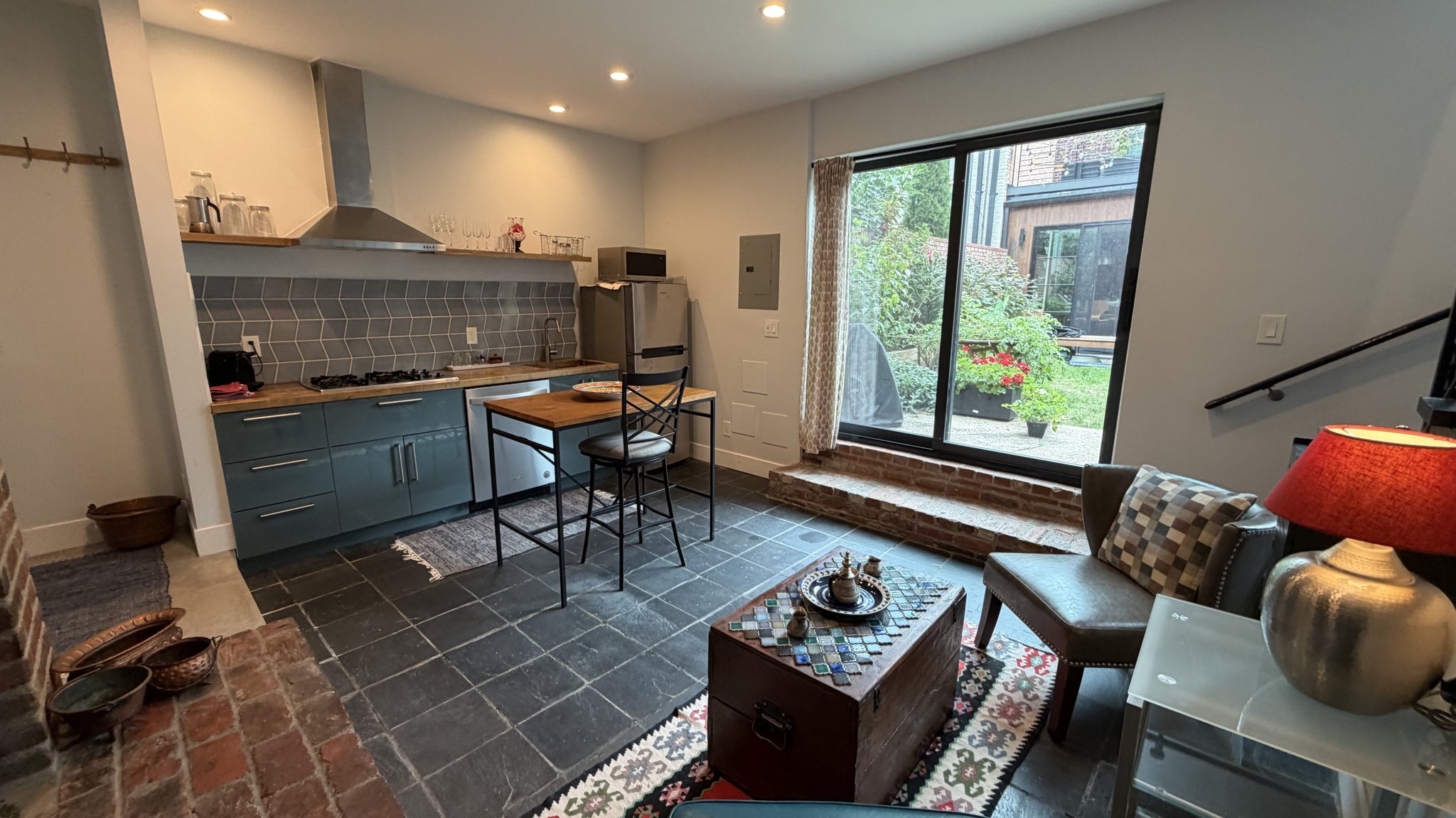 Washington Townhome: 211 10th St SE