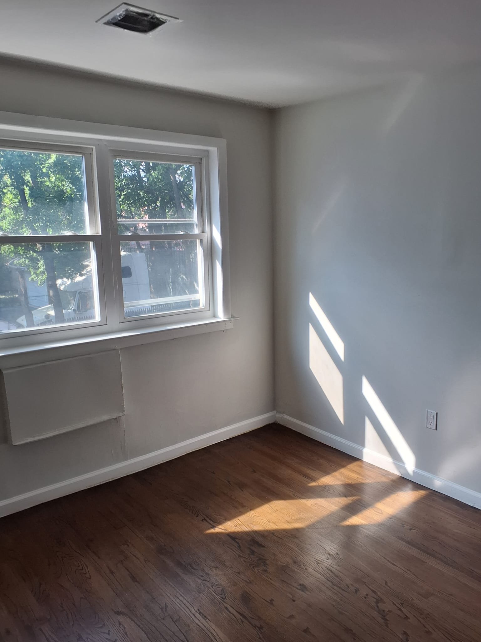 Newark Apartment: 377 Clinton Place