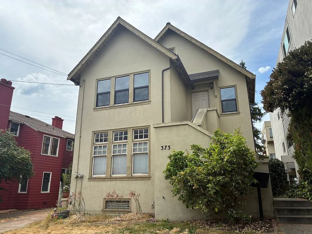 Oakland House: 375 Euclid Ave