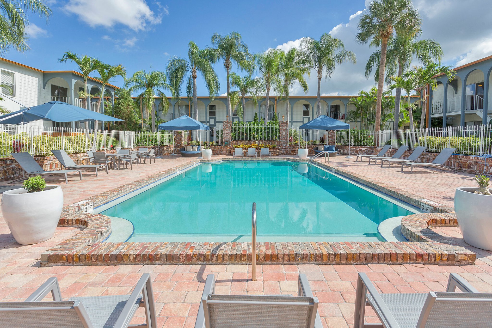 Tampa Apartment: 4350 W Kennedy Blvd