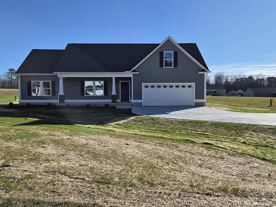 Four Oaks House: 313 Bonsai Way