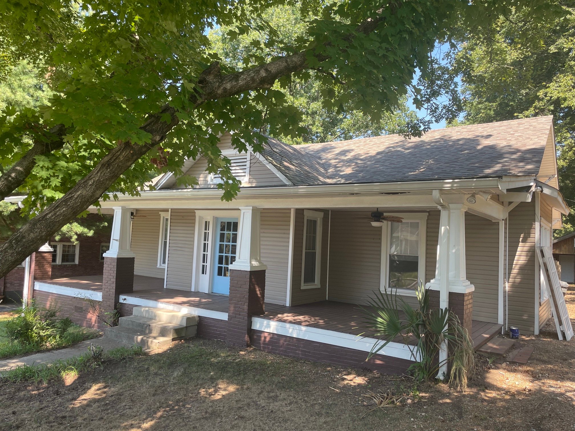 Columbia House: 209 3rd Ave