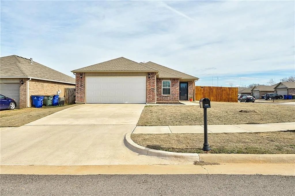 Oklahoma City House: 10000 Sussex Pl