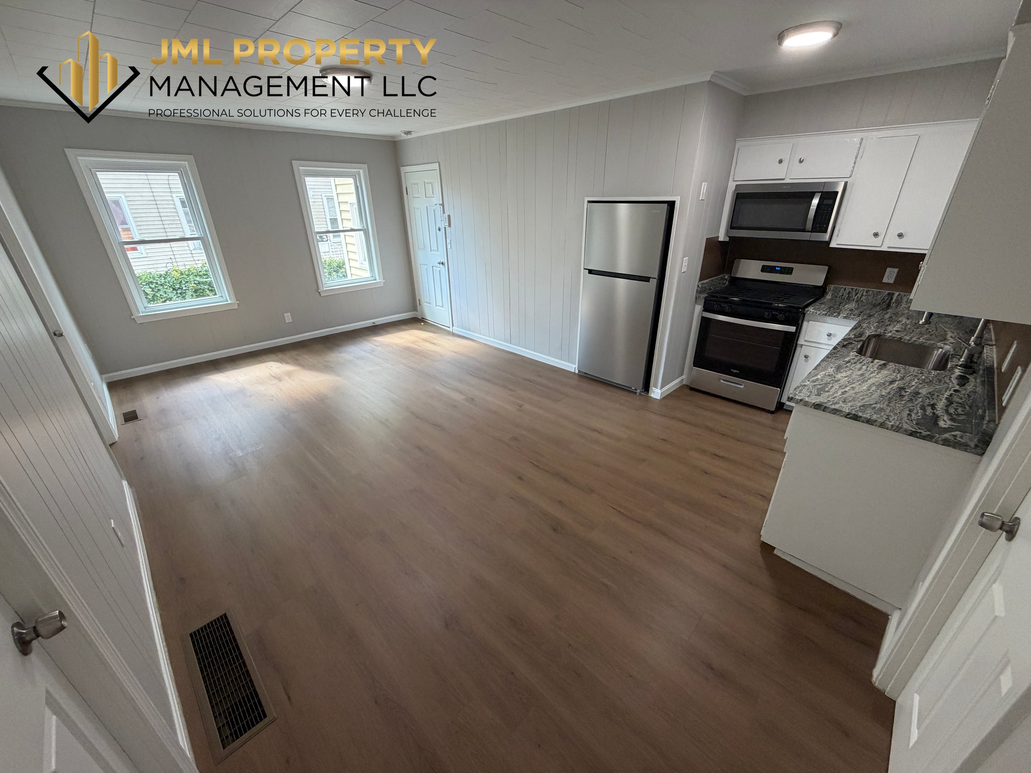 Fall River Apartment: 52 Pitman St
