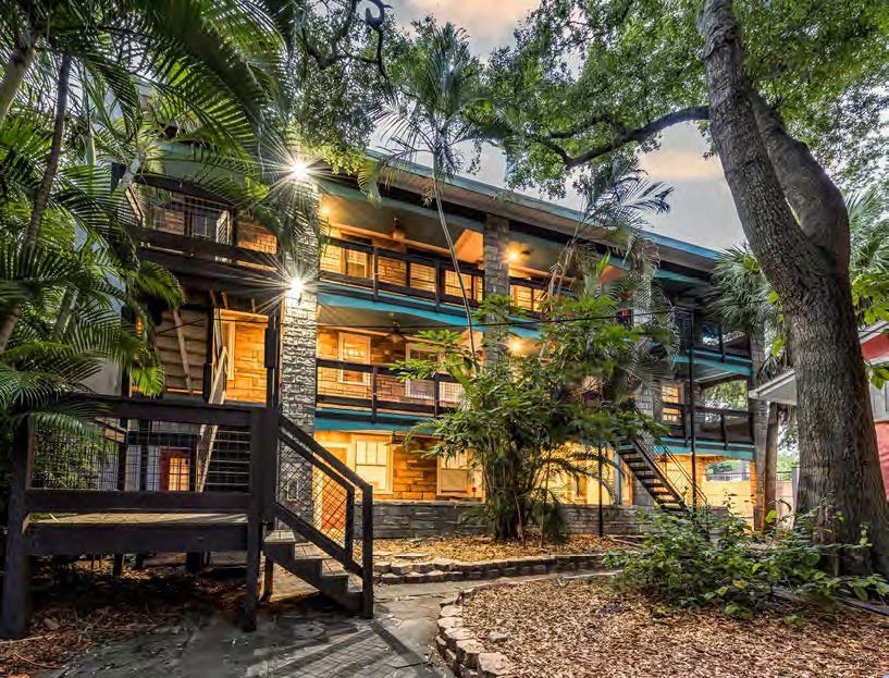 Saint Petersburg Apartment: 656 Beach Dr NE
