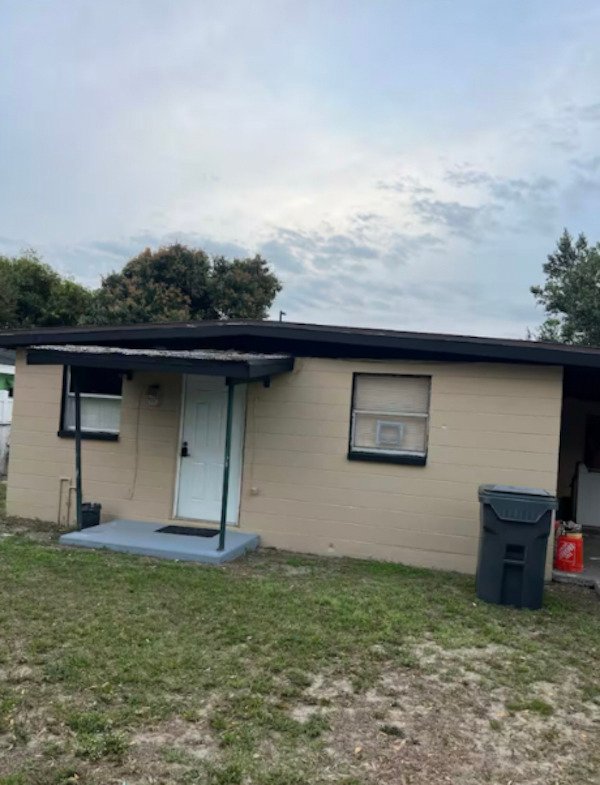 Auburndale House: 218 Lincoln Ct