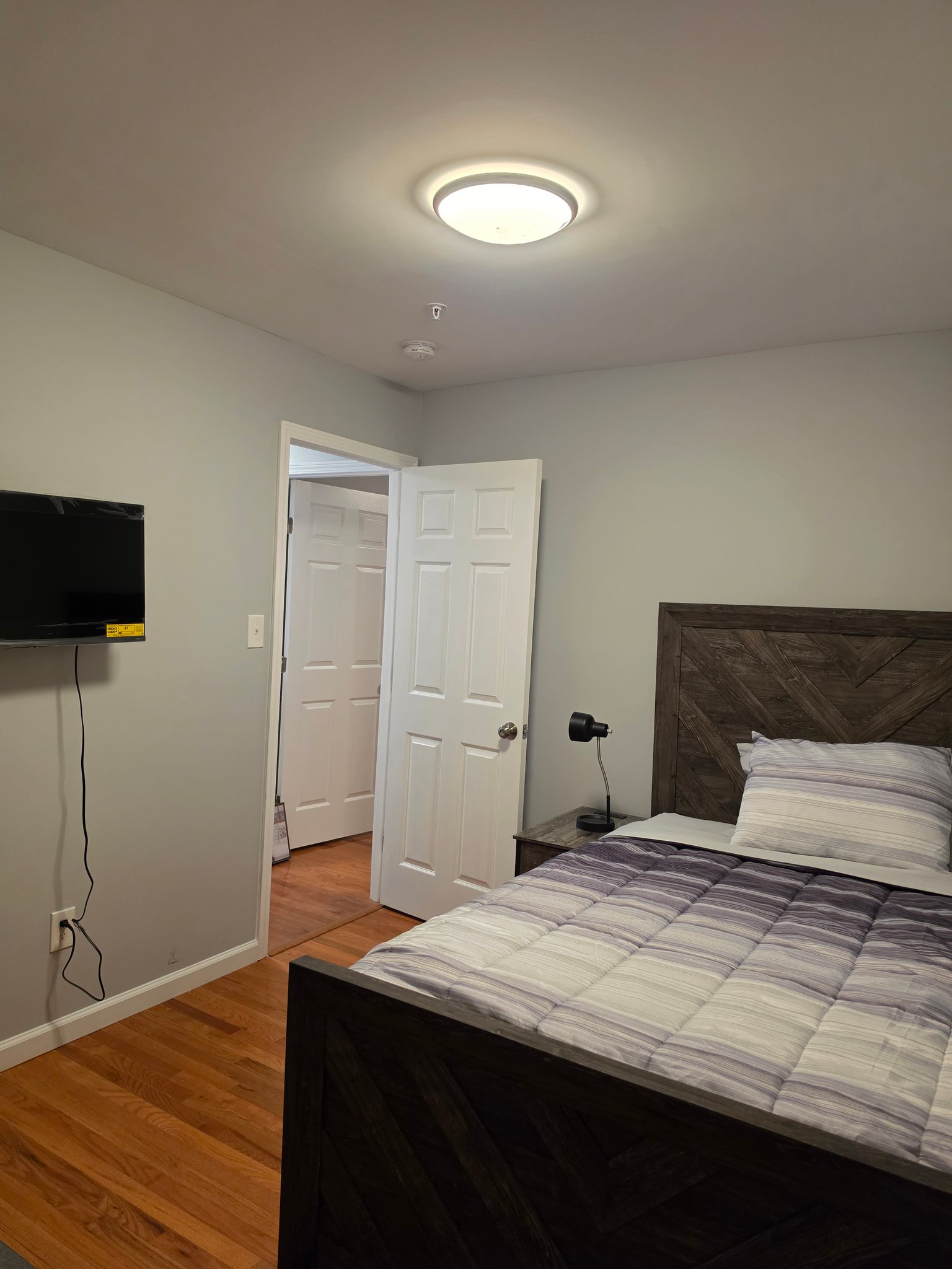 Temple Hills Single Room: 2804 Bellbrook St