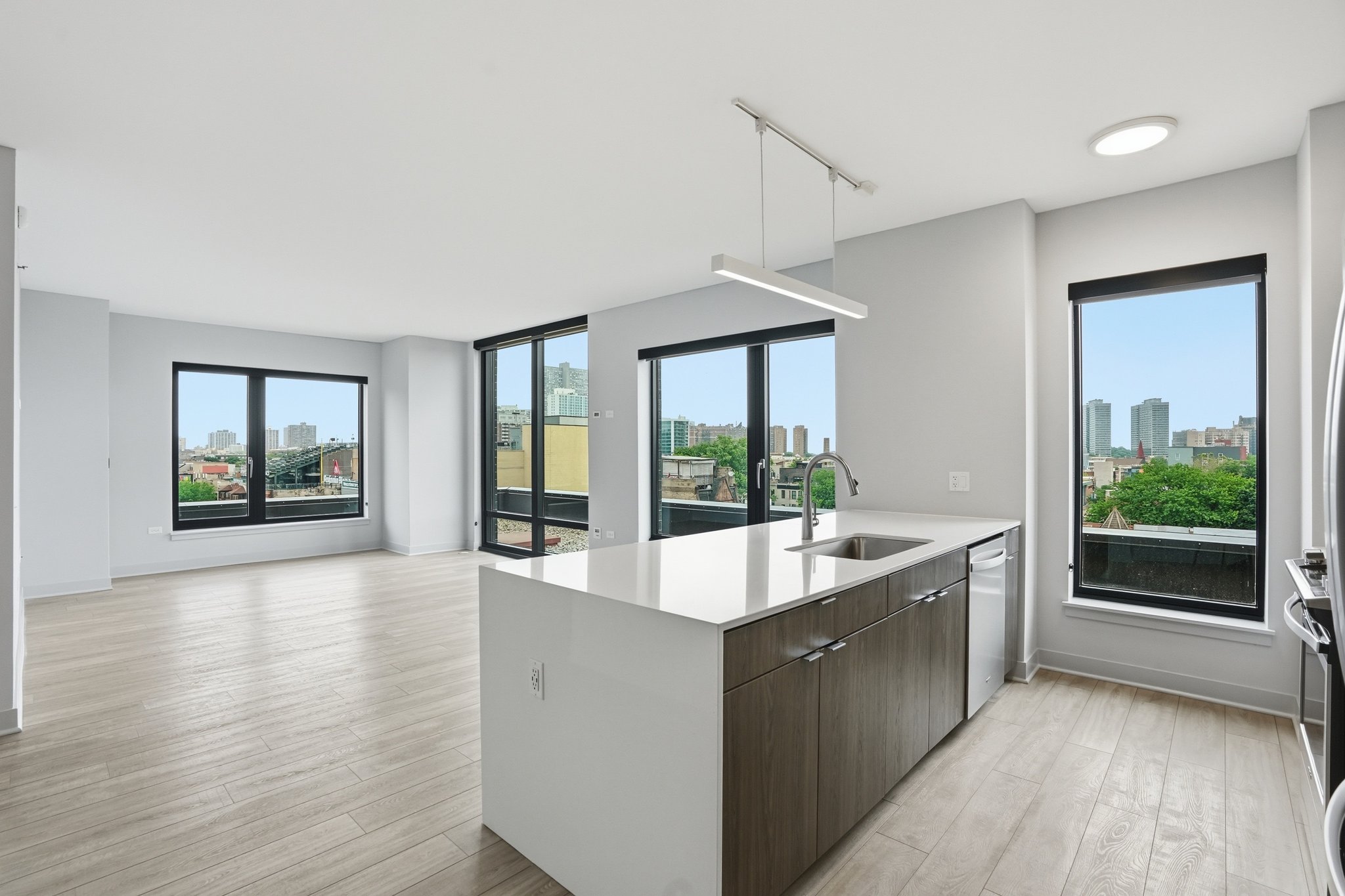 Chicago Apartment: 1021 W Addison St