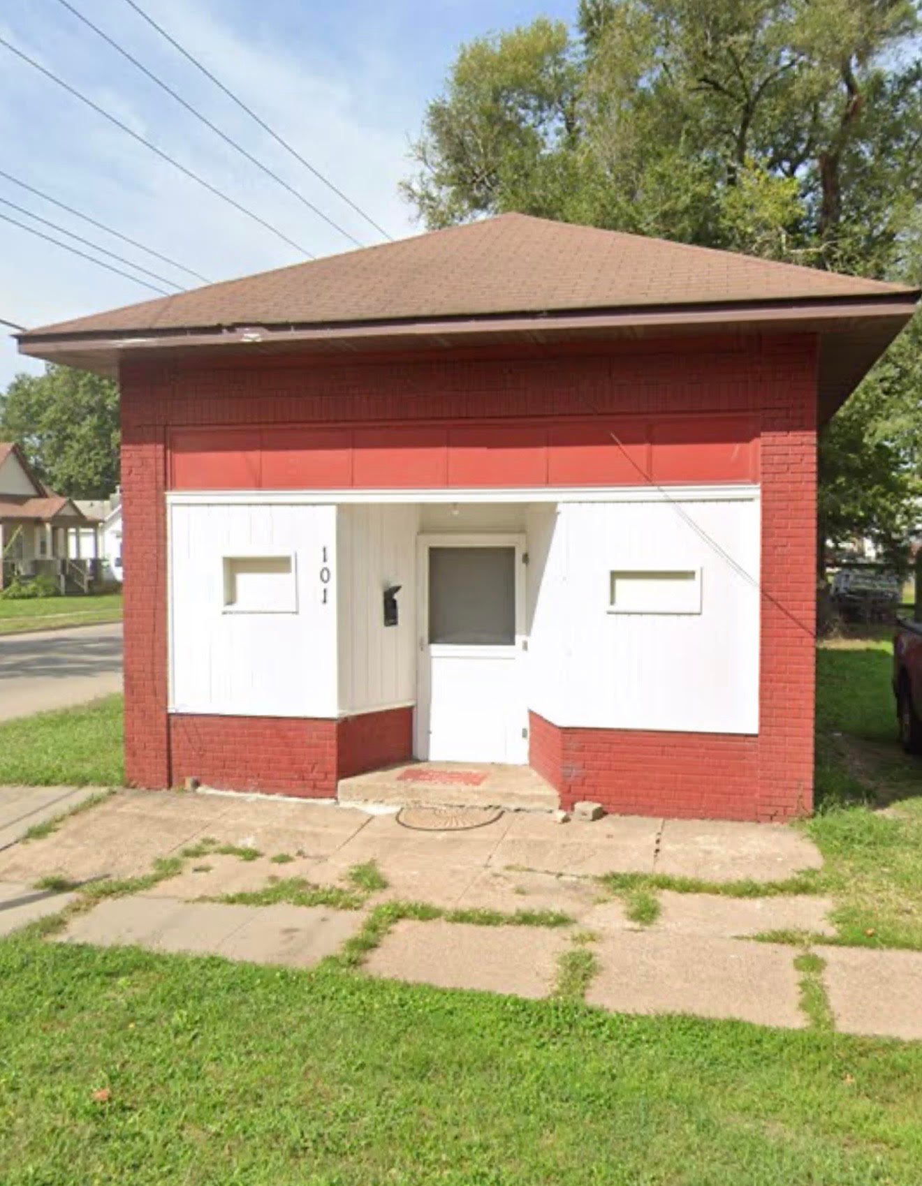 Ottumwa House: 101 N Weller