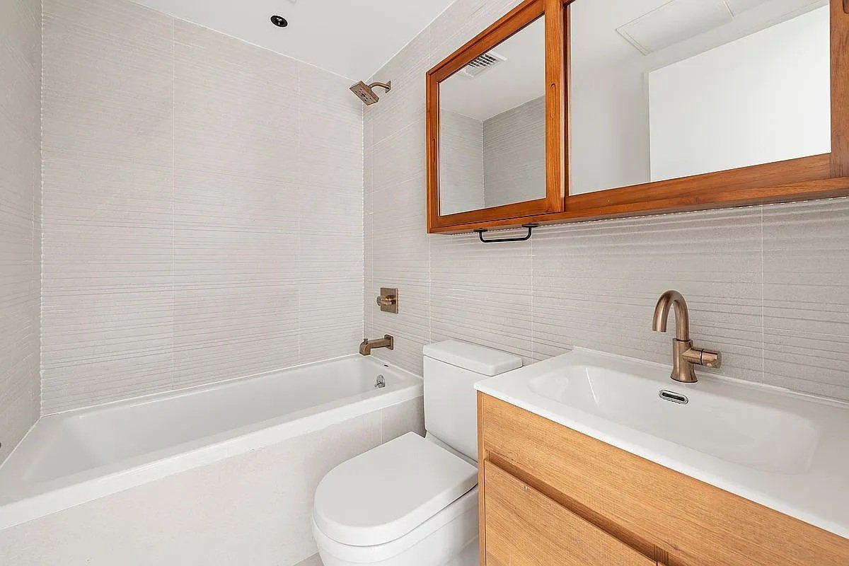 brooklyn Single Room: 42 Rochester Ave