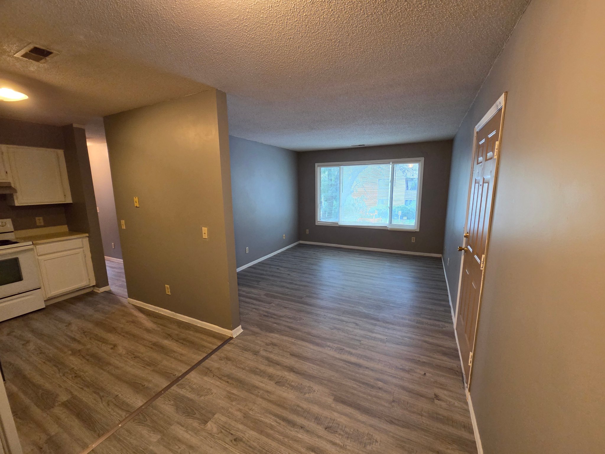 Council Bluffs Apartment: 3211 12th Ave