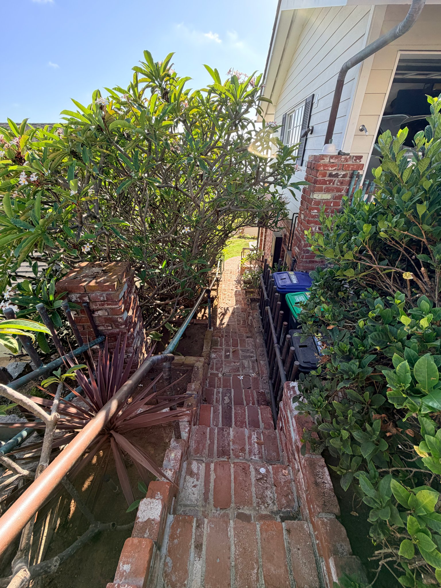 Laguna Beach Apartment: 30 N Stonington Rd
