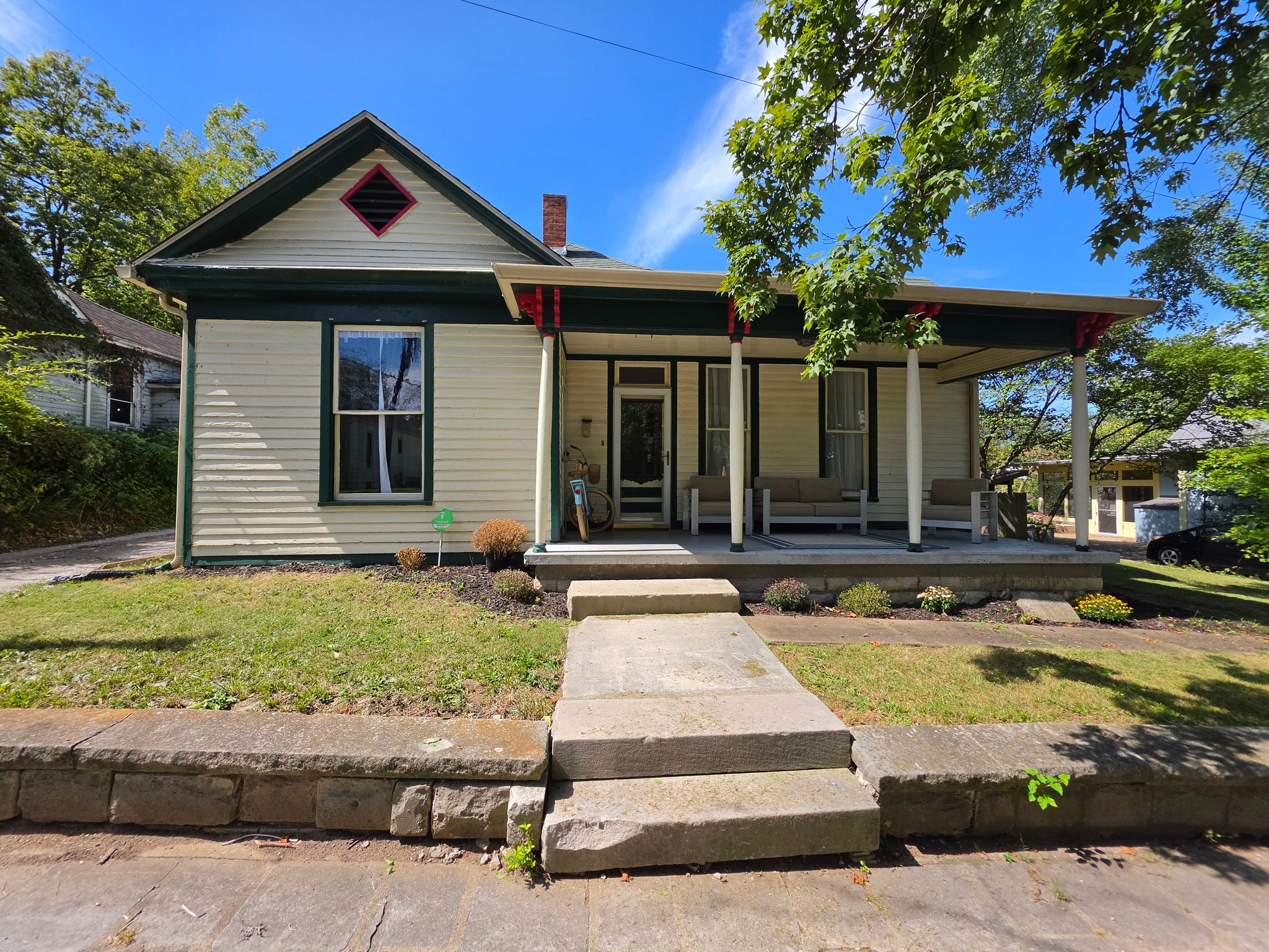 bloomington House: 306 S fairview st