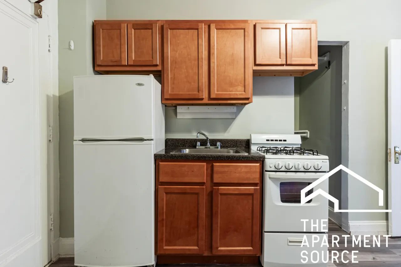 Chicago Apartment: 3831 North Fremont Street #111 Chicago, IL 60613