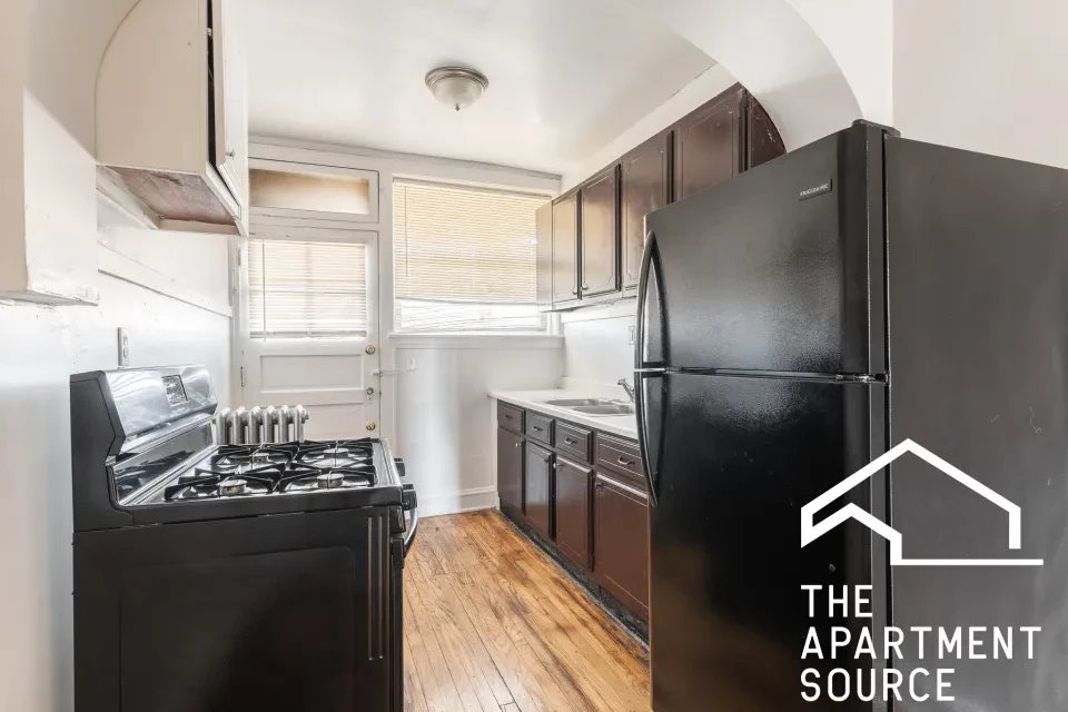 Berwyn Apartment: 2105 Grove Avenue #202 Berwyn, IL 60402