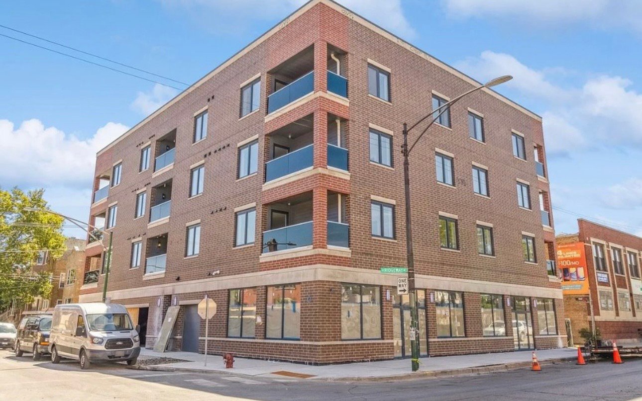 Chicago Apartment: 3729 W Belmont Ave