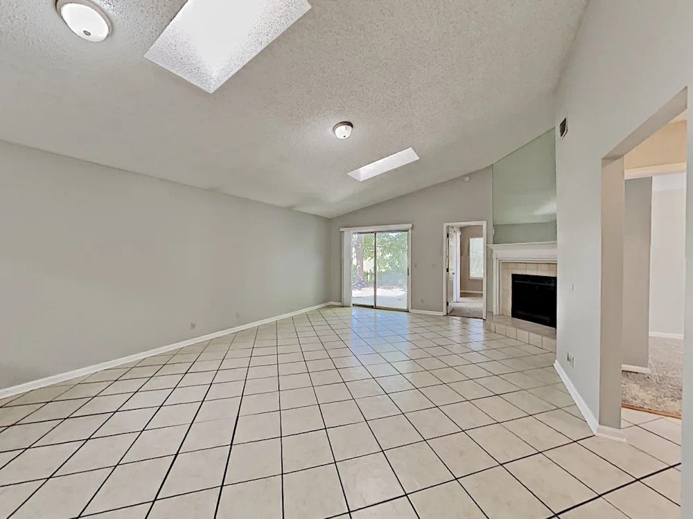 Jacksonville House: 385 Filmore Dr
