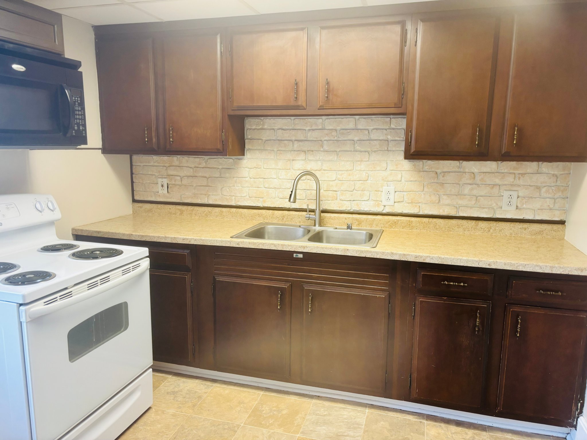 Terre Haute Apartment: 818 S 9th Street