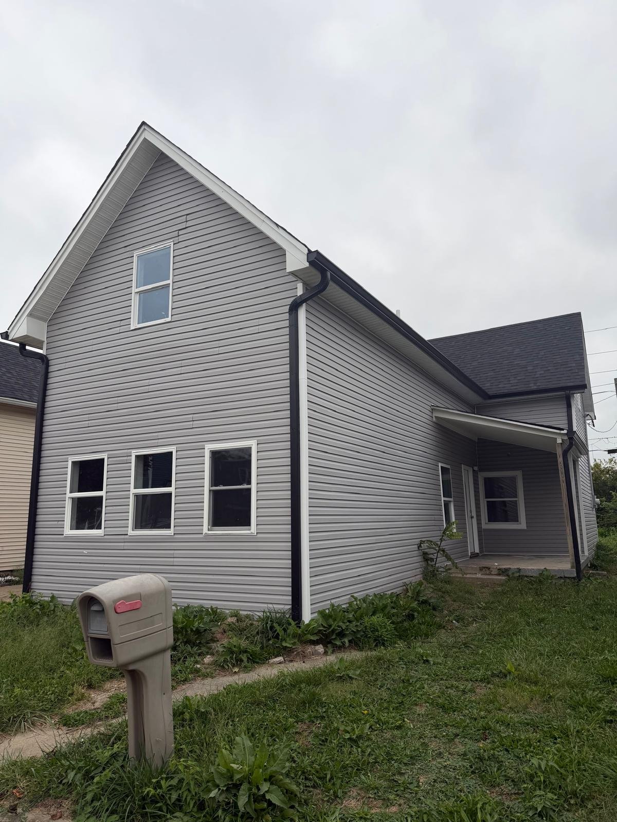 Indianapolis House: 1909 S Delaware St