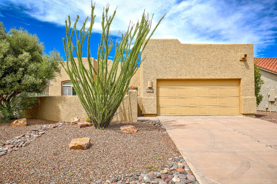 Green Valley House: 941 N Desert Deer Pass