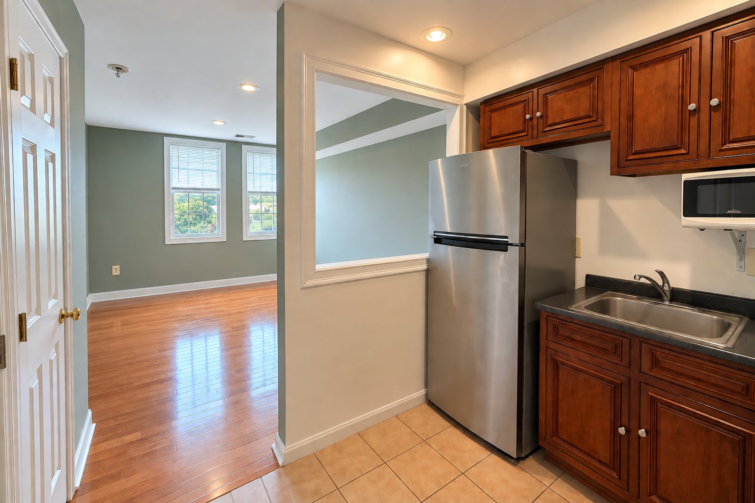 Washington Apartment: 2251 12th St NW