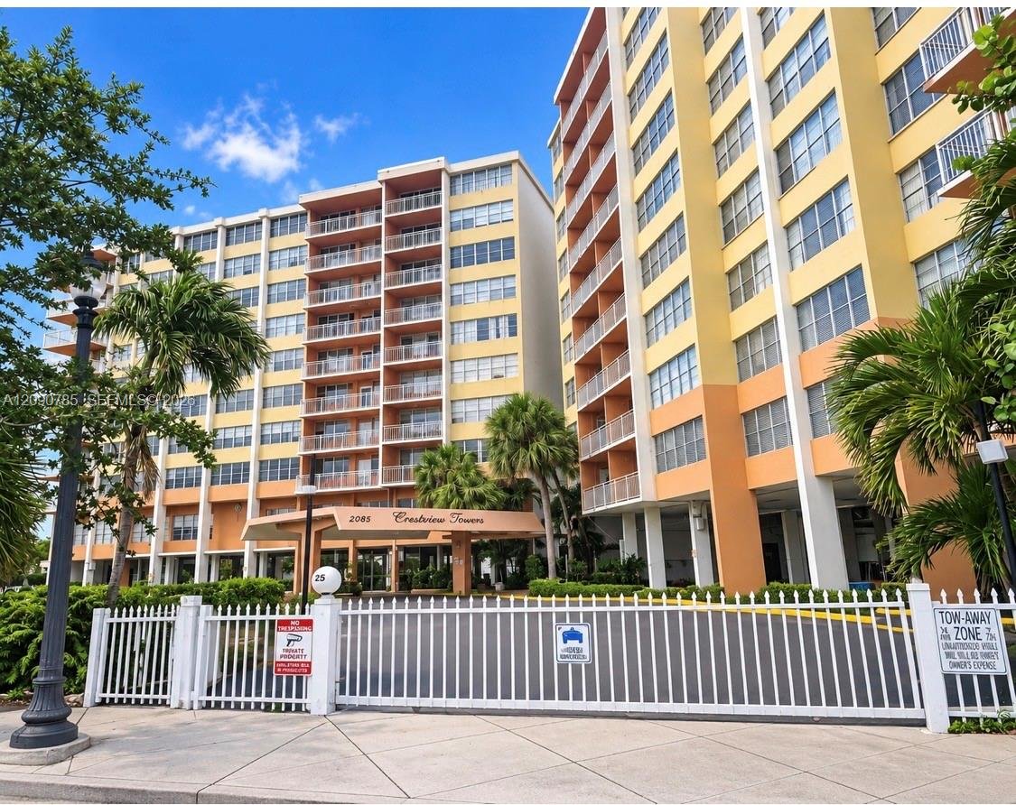 NORTH MIAMI BEACH Condo: 2025 NE 164th St