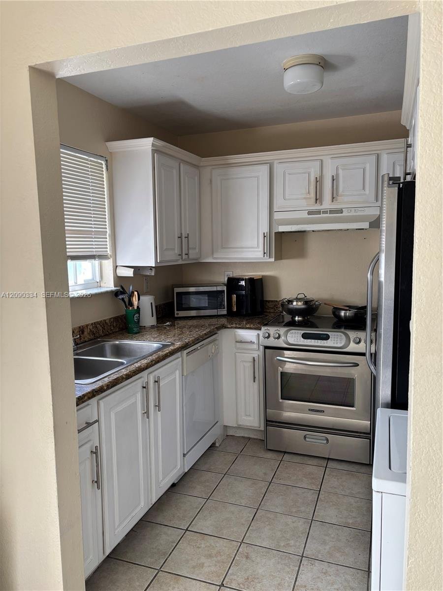 NORTH MIAMI BEACH Condo: 2088 NE 167th St