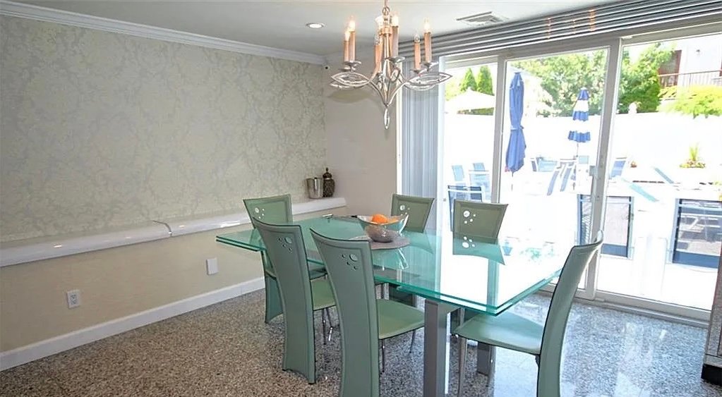 Brooklyn House: 344 Mayfair Dr S