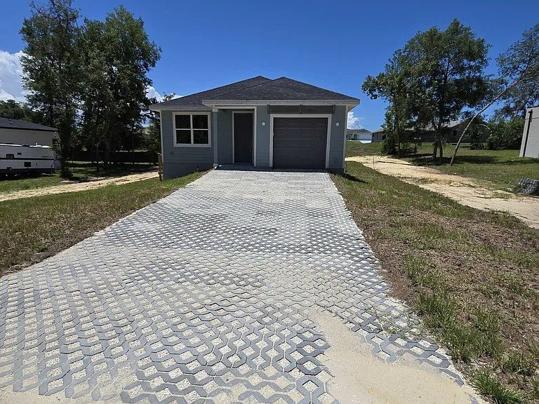 Spring Hill House: 9024 Waterbird Way
