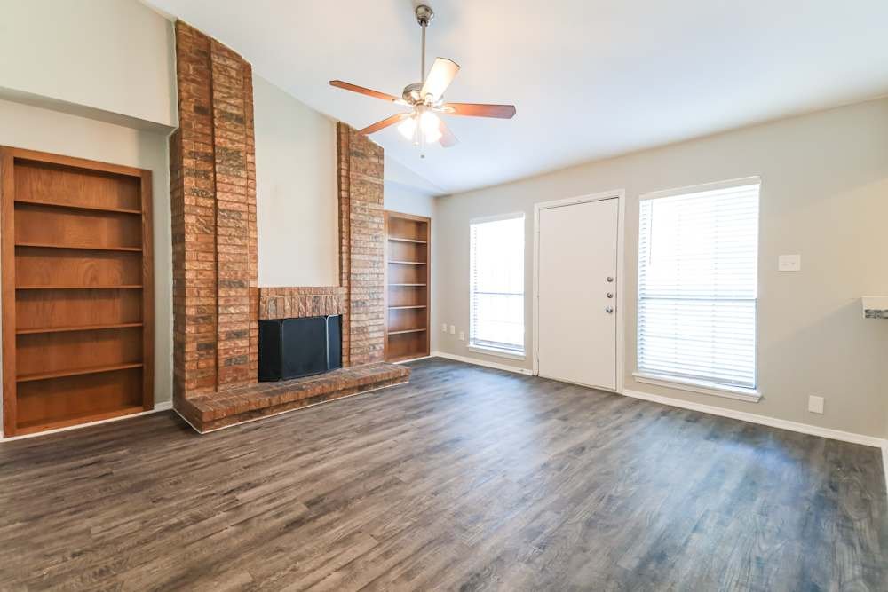 Garland House: 422 Kingsbridge Dr