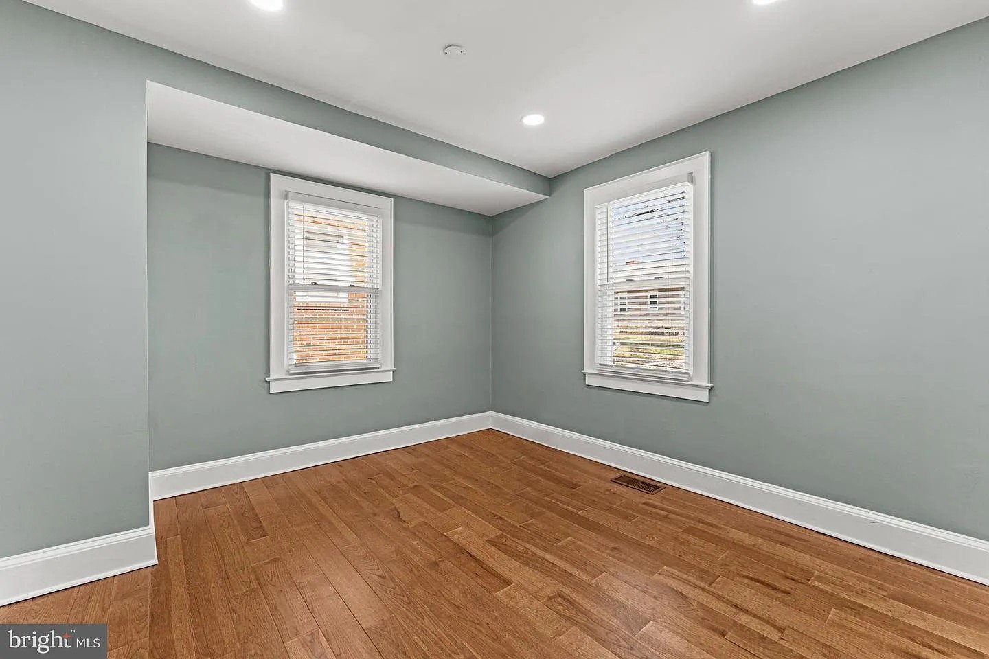Washington House: 2108 31st Pl SE
