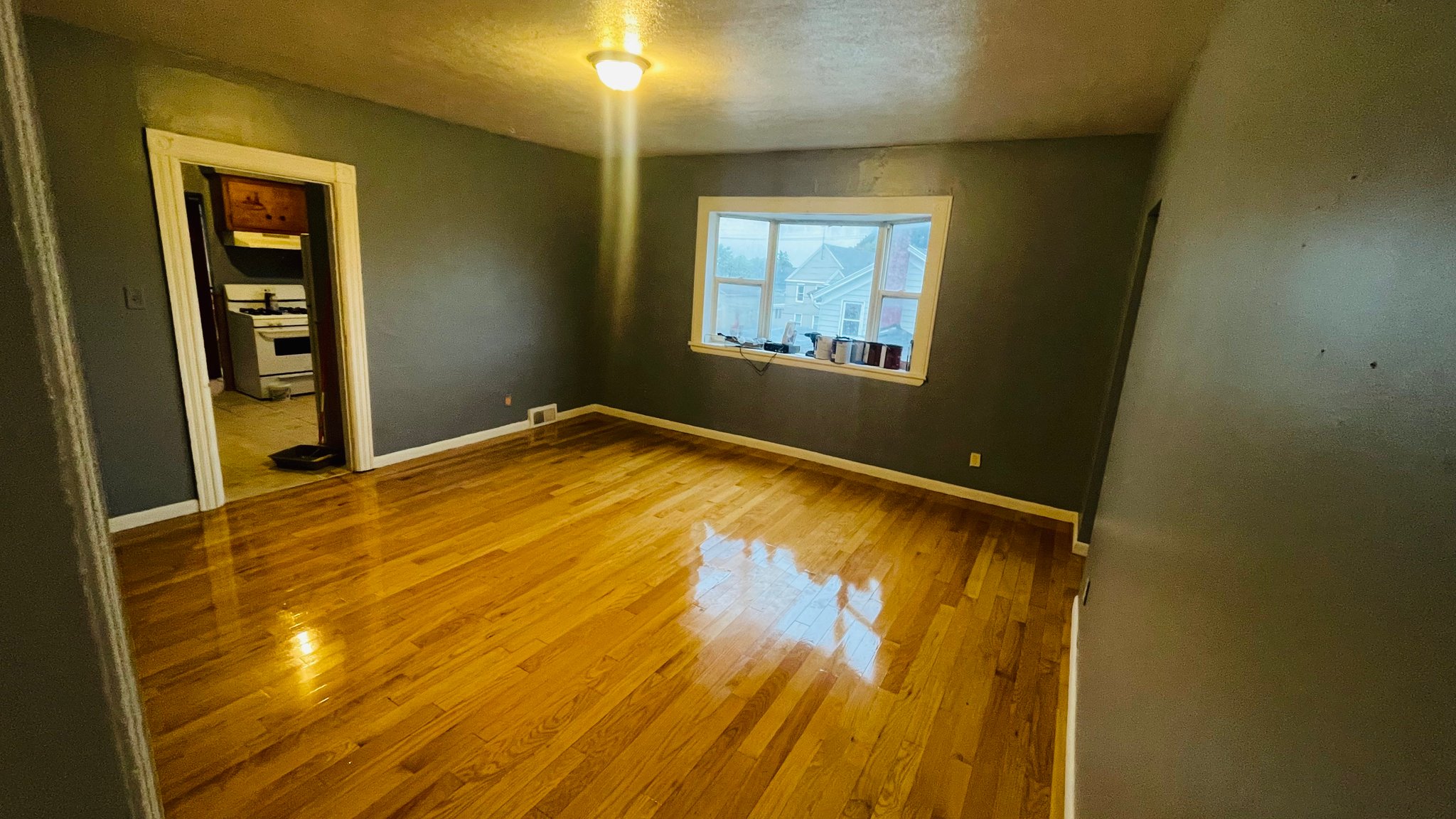 Utica Apartment: 637 Rutger St