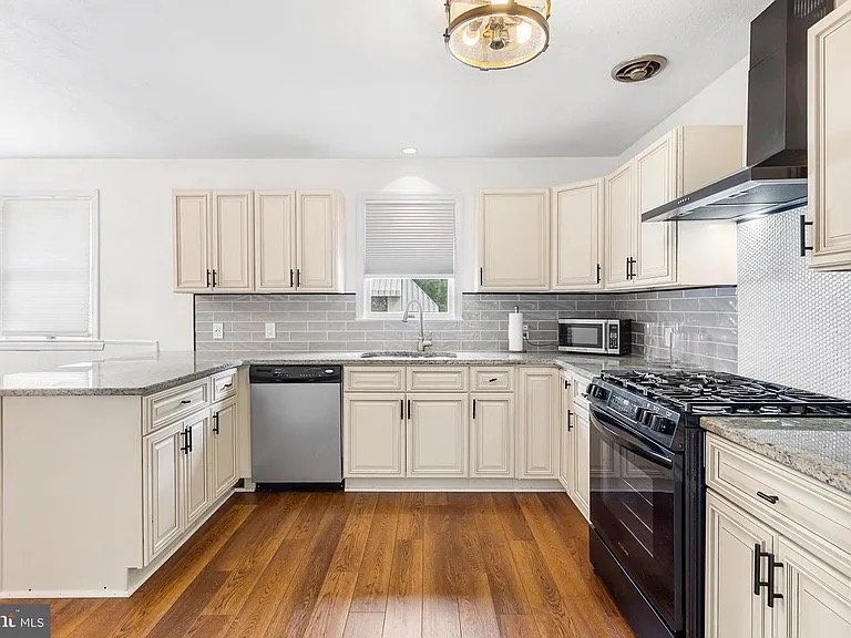 Ewing House: 600 Maple, Ewing, NJ 08618