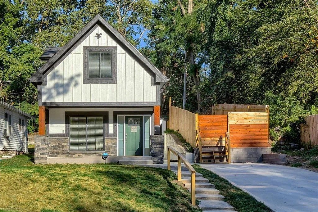 Kansas City House: 111 S 16th St.